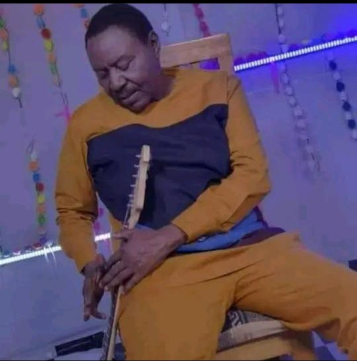 Emma Ogosi: Garlands @80