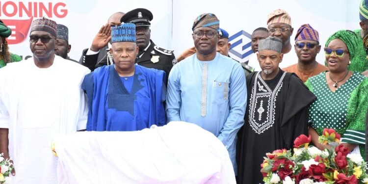 Tinubu Lauds Makinde, Commissions 76.67 Alao-Akala Memorial Highway