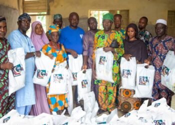 Alli Gives Food Palliative To Traders In Ido, Ibarapa