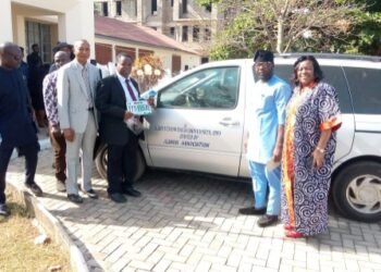 ACU Alumni Donate Sienna Bus To Alma Mater