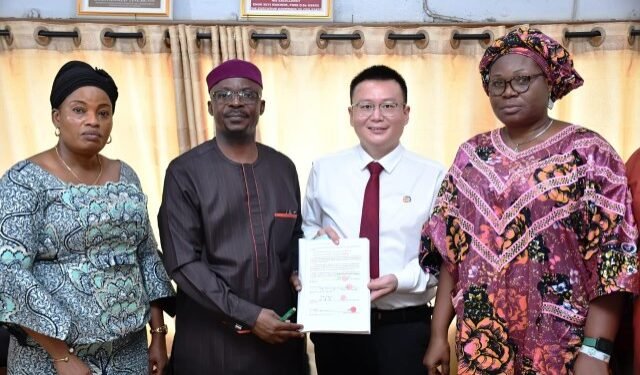 Oyo RAAMP-Rural Roads Construction - Newscoven Oyo RAAMP Signs ₦16bn Contract For 68km Rural Road Construction