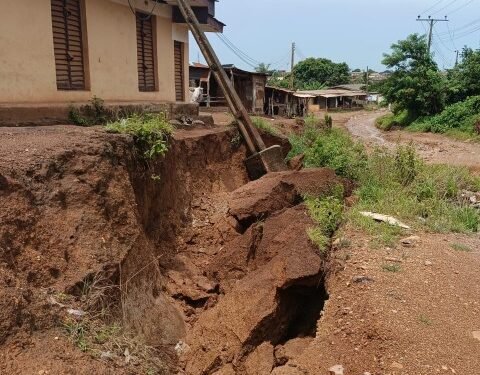 Rescue Us From Agonies Of Bad Road, Orisunmibare/Ita Faaji/Opopin Residents Appeal To Makinde