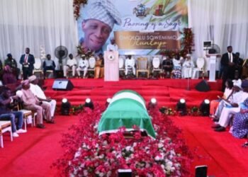 Oyo Holds Executive Session For Olunloyo •Makinde Pledges To Digitise His Library