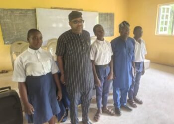 Philanthropist Gives Scholarship To 17 Ekiti Secondary School Students
