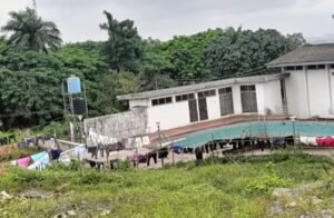 Oyo-Government-House-Backview_copy_1 - Newscoven Oyo State Government House: From Seat Of Power To Rodent, Snake Den (PHOTOS)
