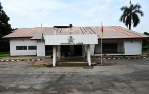 Oyo-Government-House-Presidential-Lodge_copy_1 - Newscoven Oyo State Government House: From Seat Of Power To Rodent, Snake Den (PHOTOS)