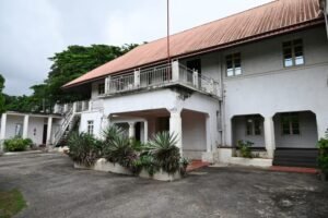 Oyo-Government-House-Quarter81_copy - Newscoven Oyo State Government House: From Seat Of Power To Rodent, Snake Den (PHOTOS)