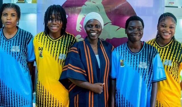 Unveiling-Oyo-Pacesetter-Queens-FC_copy_2 - Newscoven Oyo Unveils Female Football Club, Pacesetter Queens FC
