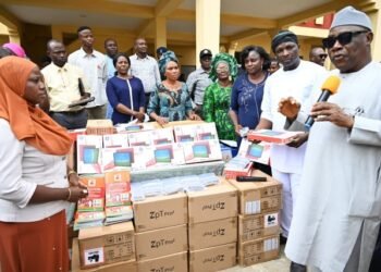 Makinde Flags Off Training Of 18,000 Teachers •Distributes Tablets, Teaching Materials