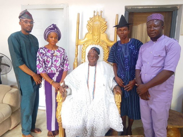 Araba-Ifayemi-Elebuibon-Members-OYÀSI-Group_copy_640x480 - Newscoven Any Woman Unfaithful To Her Husband Is Doomed -Elebuibon