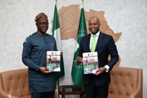 Oyo_State_Governor_Seyi_Makinde_AfCFTA_Secretary_General_Wamkele_Mene_copy_789x527-2 - Newscoven