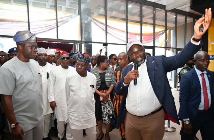 Oyo-Gov-Makinde-Olusegun-Obasanjo-Ibadan-Central-Bus-Terminal_copy_731x477 - Newscoven Makinde Making Ibadan Liveable -Obasanjo •Commissions Mega Bus Terminal