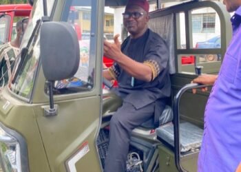 Provost-FCAIB-Professor-Atungwu-Kainiu-Tricycle-Device_copy_480x553 - Newscoven FCAIB Meets Kainiu Investment Nigeria Limited On Tricycle Device