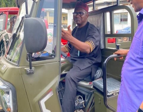 Provost-FCAIB-Professor-Atungwu-Kainiu-Tricycle-Device_copy_480x553 - Newscoven FCAIB Meets Kainiu Investment Nigeria Limited On Tricycle Device