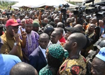 Oyo-Gov-Makinde-Ologuneru_copy_496x314 - Newscoven Circular Road Corridor: At Ologuneru, It Was A Battle Of Wits And Wills