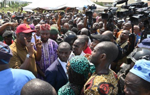 Oyo-Gov-Makinde-Ologuneru_copy_496x314 - Newscoven Circular Road Corridor: At Ologuneru, It Was A Battle Of Wits And Wills
