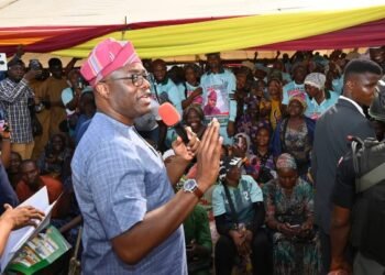 Makinde Commissions Motor Park •Orders Relocation Of Roadside Traders To 540 Bodija Market Shops At No Cost