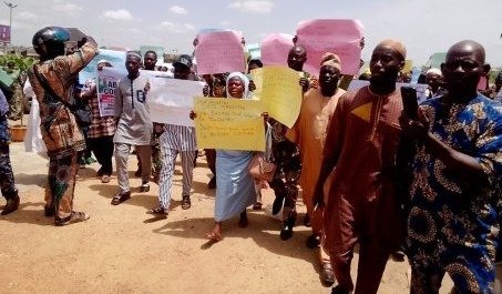 Ibadan-Circular-Road-Protesters_copy_453x265_1 - Newscoven Circular Road: Residents Reject Corridor, Seek Makinde, Olubadan, CCII Intervention