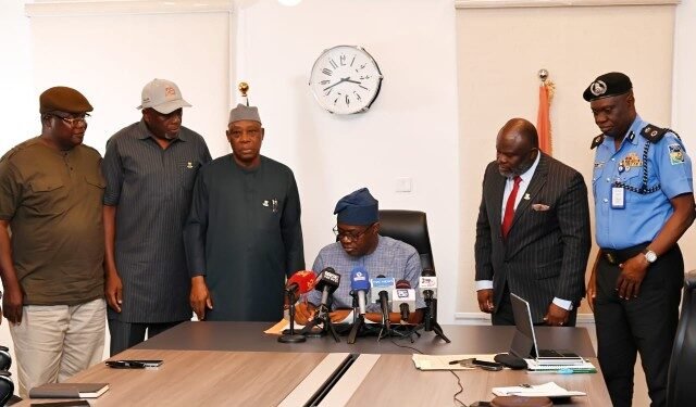 Oyo-Gov-Makinde-Executive-Order-001_copy_640x407_1_1 - Newscoven Makinde Signs Executive Order 001 On Security-Related Groups Into Law